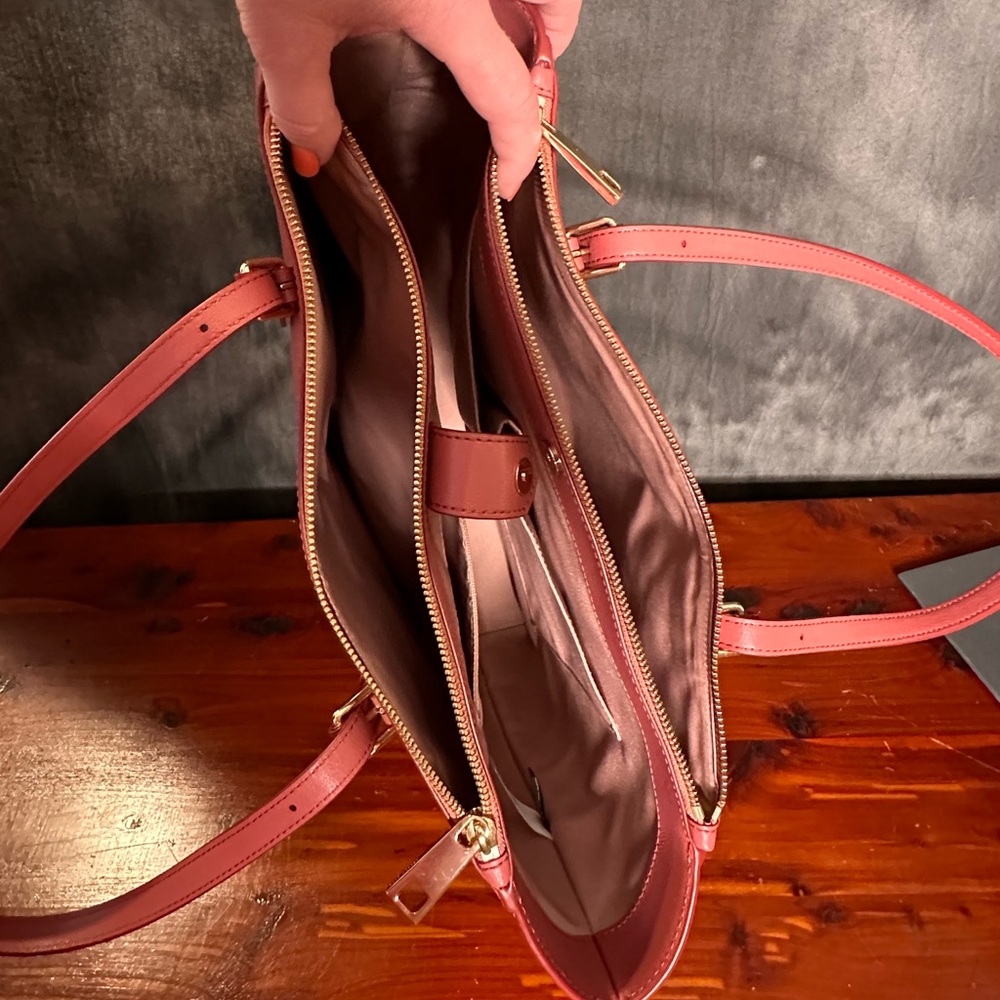 Marc Jacobs Coral Leather Tote Bag - Picture 16 of 16